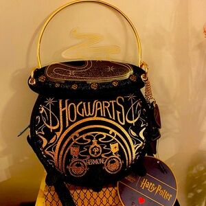 Harry Potter X Fred Segal Hermione’s Magic Cauldron Crossbody Black 🎃 Halloween